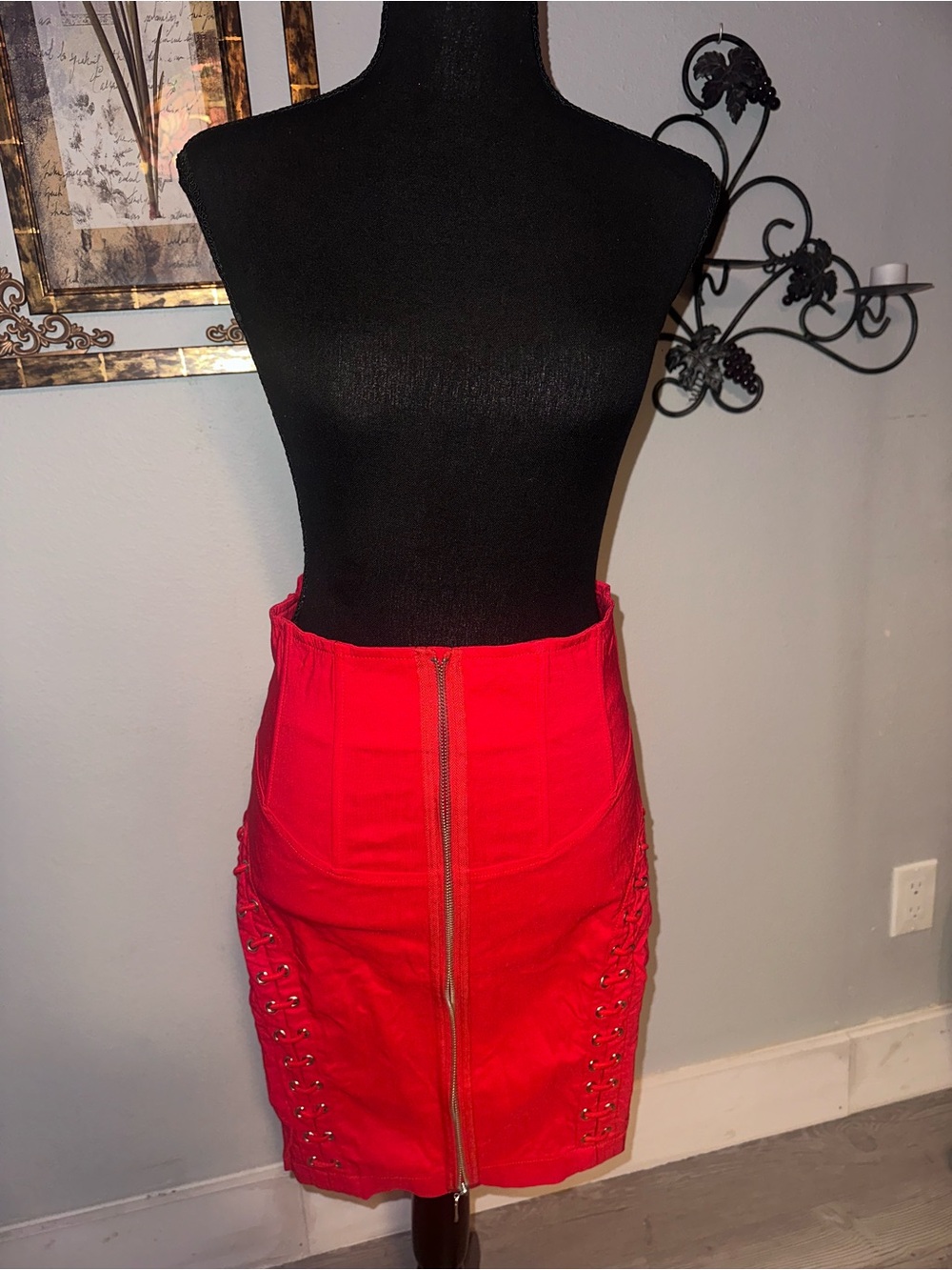 Vintage Y2K Carmin Los Angeles Red Lace-Up Sides Front Zip Pencil Skirt, Size L
